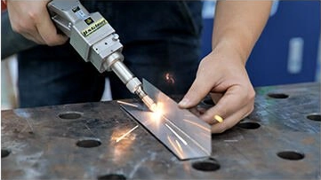 Cắt khắc laser kim loại - Mica Art Việt Nam - Công Ty TNHH Thương Mại Và Sản Xuất Mica Art Việt Nam